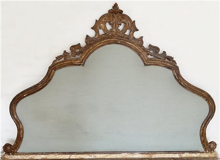 Antica testiera da letto in legno intagliato, traforato e dorato a mecca di for