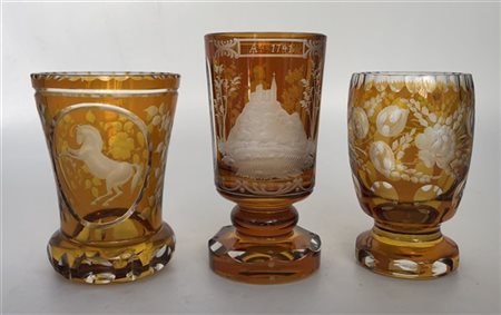 Manifattura di Boemia. Lotto composto da tre diversi bicchieri in cristallo mol