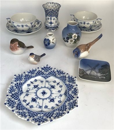 Manifattura Royal Copenhagen. Lotto composto diversi oggetti in porcellana perl