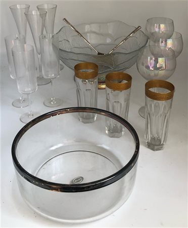 Lotto composto da tre cartoni contenenti bicchieri diversi e un'insalatiera in