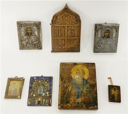 Lotto di sette diverse piccole icone delle quali due in metallo e due con riza