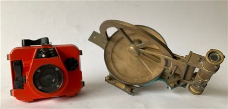 Lotto composto da un teodolite in ottone Ottway&Co, fine secolo XIX/inizio seco