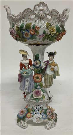 Manifattura tedesca della fine del secolo XIX Centrotavola in porcellana dipint