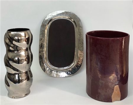 Carlo Mozzoni, Milano. Vassoio ovale in metallo argentato e legno, firmato al r