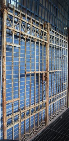 Cancello a due battenti, inizio secolo XX (cm 230x250)(difetti e mancanze)