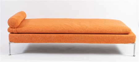 B&B Letto con struttura in metallo e rivestitio in tessuto. Marchio...