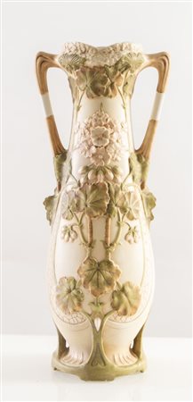ROYAL DUX Vaso in porcellana policroma. Marchio originale. Prod. Royal Dux,...
