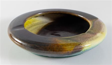 PINO CASTAGNA posacenere in ceramica policroma. Firma dell'artista. Prod....