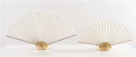 Coppia di lampade da tavolo con struttura in metallo e paralume in plastica....