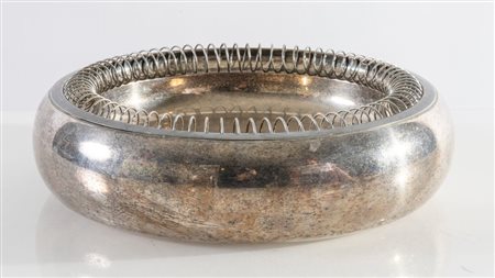 ACHILLE CASTIGLIONI Posacenere in metallo argentato modello 'Spirale'. Prod....