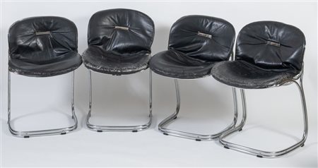 GASTONE RINALDI Quattro sedie con struttura in metallo cromato e seduta in...