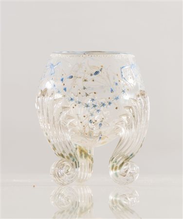  EMILE GALLE' Vaso in vetro soffiato dipinto a mano con smalti e dorature. Presenti decori floreali. Firma dell'artista dipinta a smalto 'Emile Gallè a Nancy'. Prod. Emile Gallè. Francia 1890 ca. Cm 9x8x8