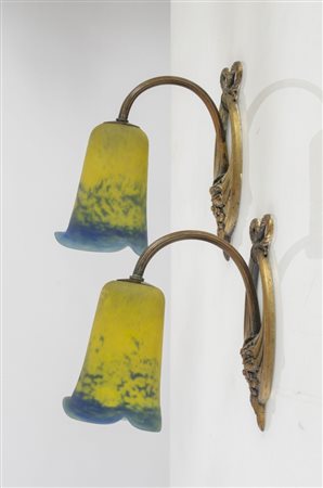 JEAN NOVERDY Coppia di applique da muro con struttura in metallo e paralume...