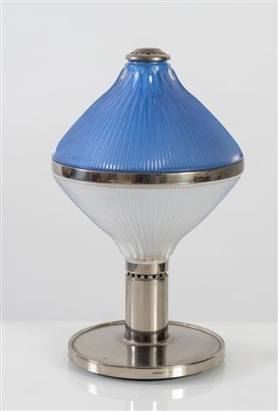 STUDIO BBPR Lampada da tavolo in metallo cromato e diffusone in vetro...