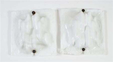 TONI ZUCCHERI Coppia di lampade da parete con struttura in metallo e paralume...