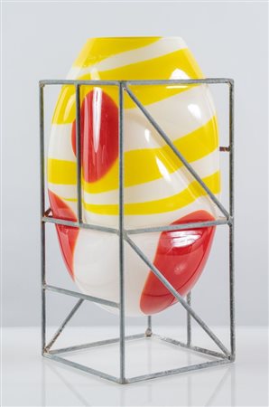 ALESSANDRO MENDINI Vaso in vetro soffiato con gabbia in metallo della serie...