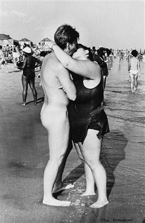 Sasha Borodulin (XX sec.)  - Alone (Kiss) Last beach. New York, 1980s