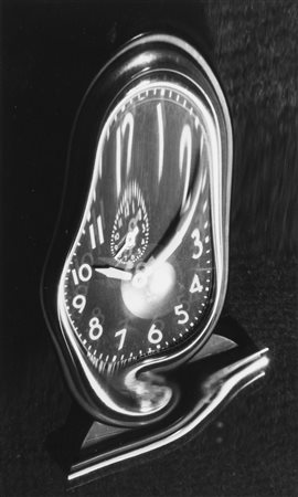 Andrè Kertèsz (1894-1985)  - Pendulum distortion, 1938