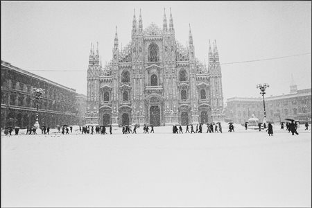 Virgilio Carnisio (1938)  - Piazza del Duomo, Milano, 1985
