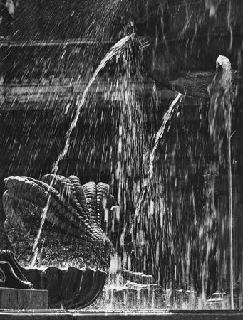 Mario De Biasi (1923-2013)  - Senza titolo (Fontana), 1950s/1960s