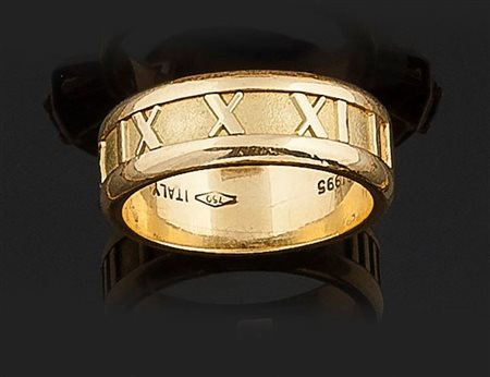 TIFFANY & CO. Anello in oro giallo, firmato "Tiffany & Co- 1995", modello...