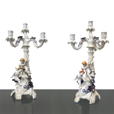 Plaue Schierholz Germania (1816)  - Coppia di candelieri a quattro luci in porcellana, con angioletti