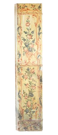 Pannello ligneo laccato con decorazioni floreali