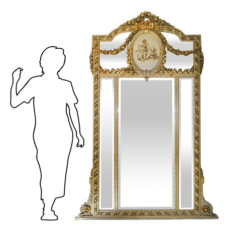 Grande specchiera in legno laccato e dorato con cimasa e ovale con putti, Fine 19° secolo 