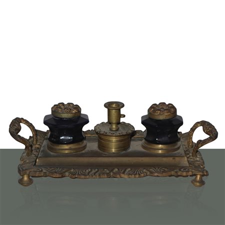 Calamaio in bronzo con portainchiostro in vetro, nineteen° secolo 