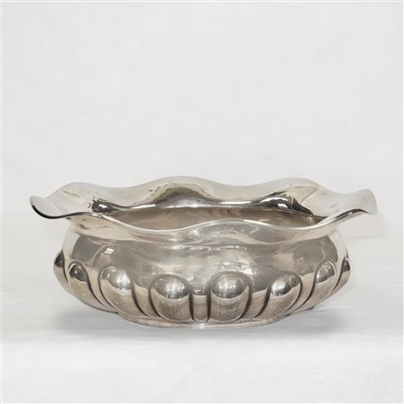 Coppa portadolci  in argento con base lobata
