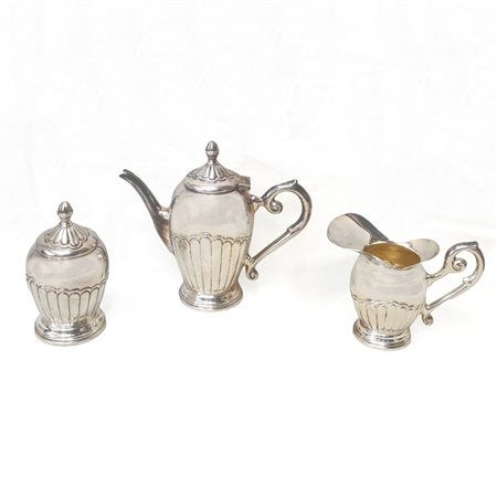 Zuccheriera, lattiera e caffettiera in argento