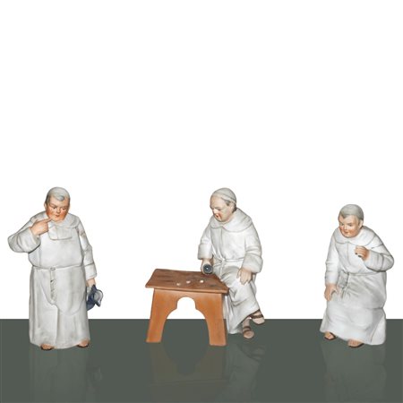 N. 3 statuine in bisquit policromo, frati con saio bianco