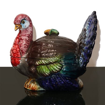 Zuppiera nella guisa di tacchino