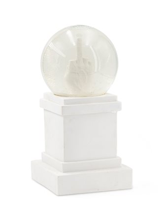 MAURIZIO CATTELAN (1960) - L.O.V.E. - Boule de neige, 2015