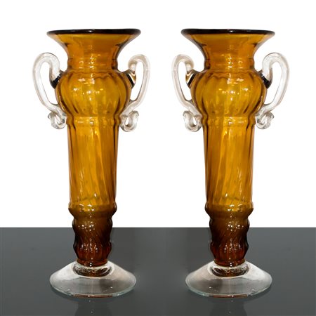 Coppia di piccoli vasi in vetro di Murano nei toni del giallo pagliesco