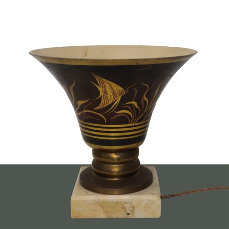 A. Ducobu - Lampada Art Decò in ottone firmata A. DUCOBU, con raffigurazioni di pesci, 40s