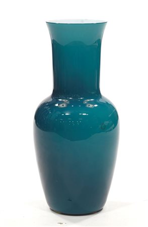 VENINI Vaso opalino celeste Marchio inciso a punta di diamante Venini 86 h cm 51