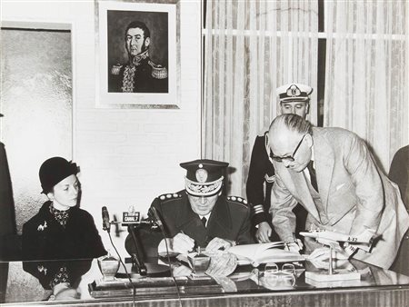 Peron, Evita  (nata María Eva Duarte Los Toldos, 7 maggio 1919 -  Buenos Aires, 26 luglio 1952) - Lotto di fotografie