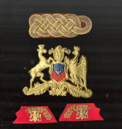 Cile - Lotto di fregio da elmo, coppia di mostrine e spallina da generale