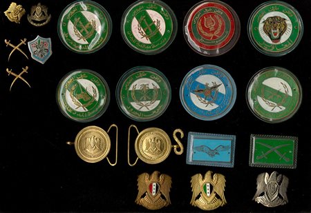 Giordania - Lotto di 10 patches e 10 distintivi di metallo