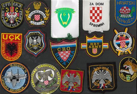 Jugoslavia - Grande lotto di distintivi della guerra Yugoslava, 1991- 2001