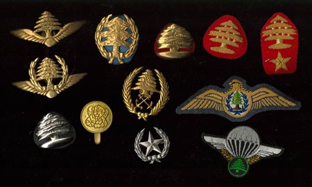 Libano - Lotto di 12 fregi e distintivi 