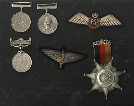 Pakistan - Lotto di 4 medaglie e 2 brevetti