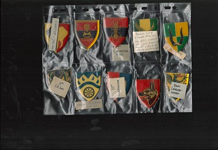 Lotto di 50 distintivi