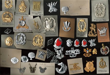 Sud Africa - Lotto di 42 distintivi