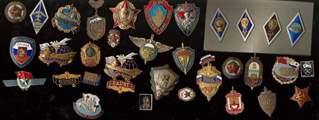 URSS - Lotto di 33 distintivi