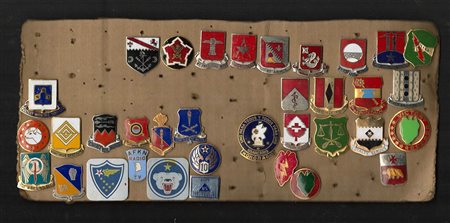 USA - Lotto di 35 distintivi divisionali