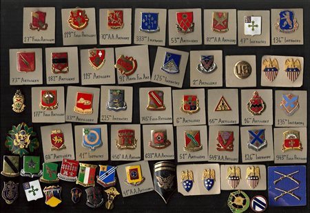 USA  - Lotto di 51 distintivi divisionali in metallo smaltato