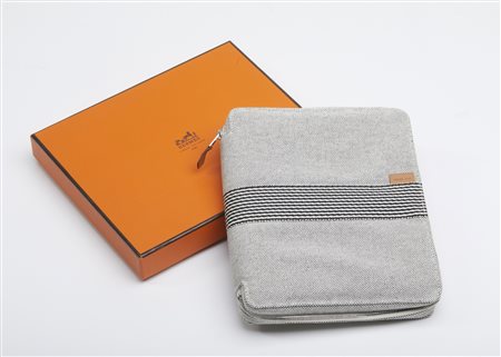  HERMES - Porta documenti in tessuto grigio.