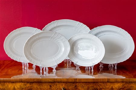 Cinque vassoi ovali a scalare in porcellana bianca, Richard Ginori
